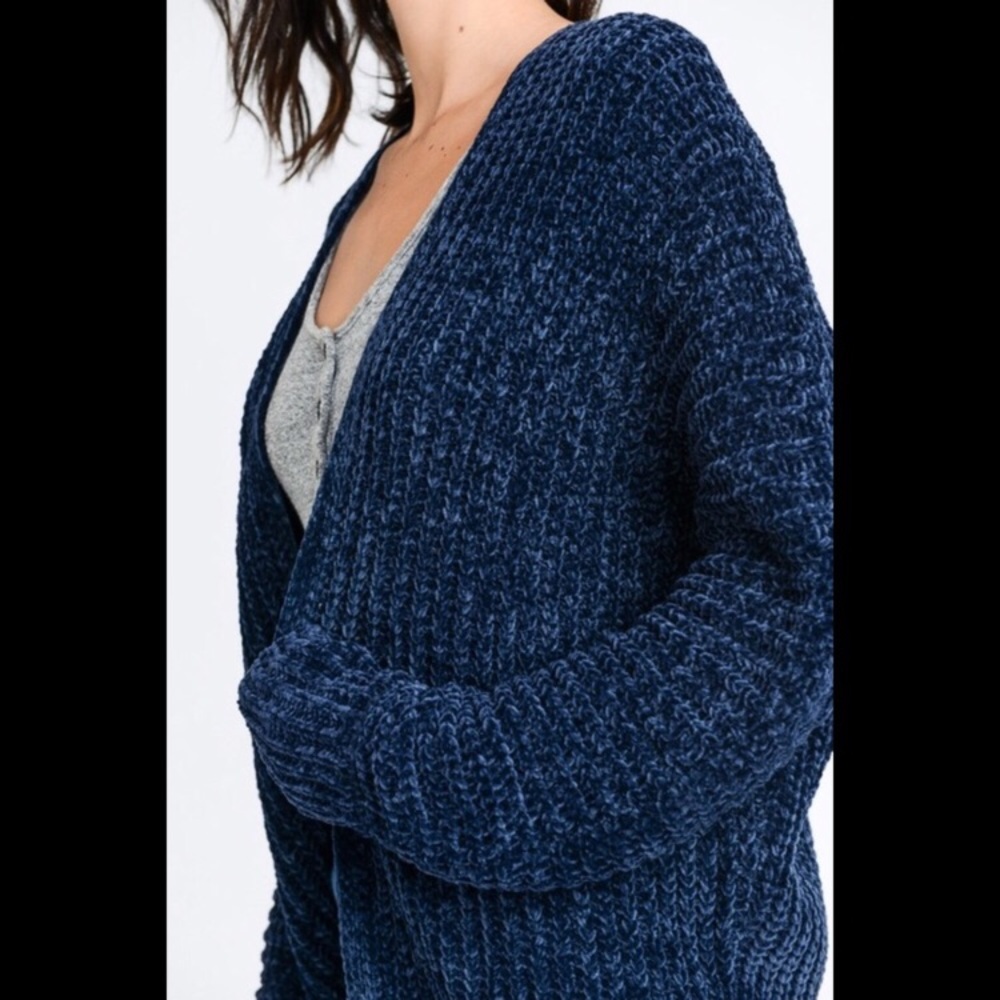 ❗️LAST: Large Soft Chenille Cardigan in Navy - Picture 4 of 5